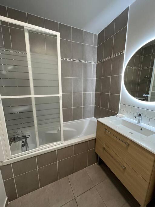 Dahlia, Appt Cosy Avec Parking Et Balcon Apartment Caen Ngoại thất bức ảnh